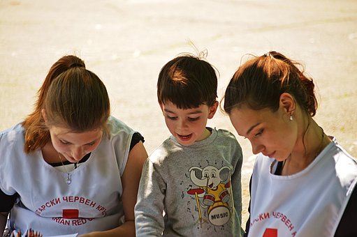 家長(zhǎng)應(yīng)該如何與孩子溝通？抓住這4個(gè)關(guān)鍵小細(xì)節(jié)