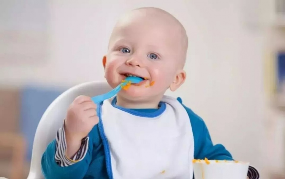 寶寶被“過(guò)度喂養(yǎng)”的3種表現(xiàn)，寶媽平時(shí)要注意