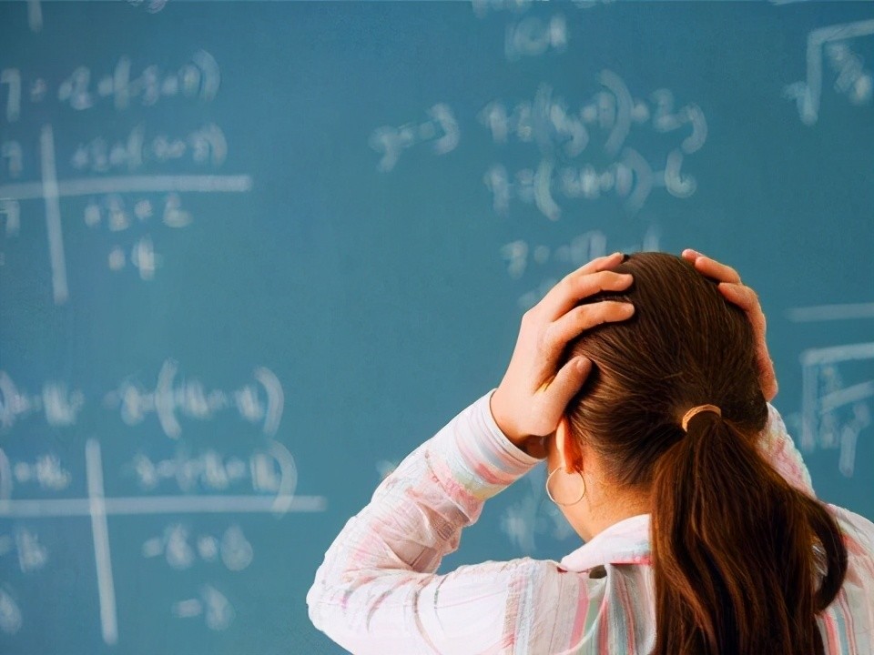 頭疼失眠、煩躁易怒、暴飲暴食、拖延厭學(xué)……孩子這些異常向父母傳遞了哪些“信號”？