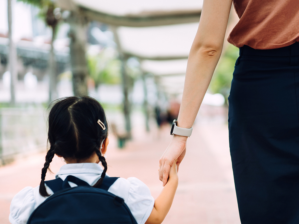 直面幼兒分離焦慮，家長(zhǎng)要先克服自己的焦慮情緒