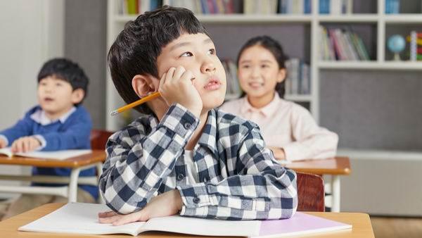 為啥孩子看電視很專注，寫作業(yè)老走神？