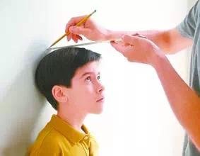 家長(zhǎng)要抓住孩子身高猛漲的時(shí)期，有這幾個(gè)表現(xiàn)很重要