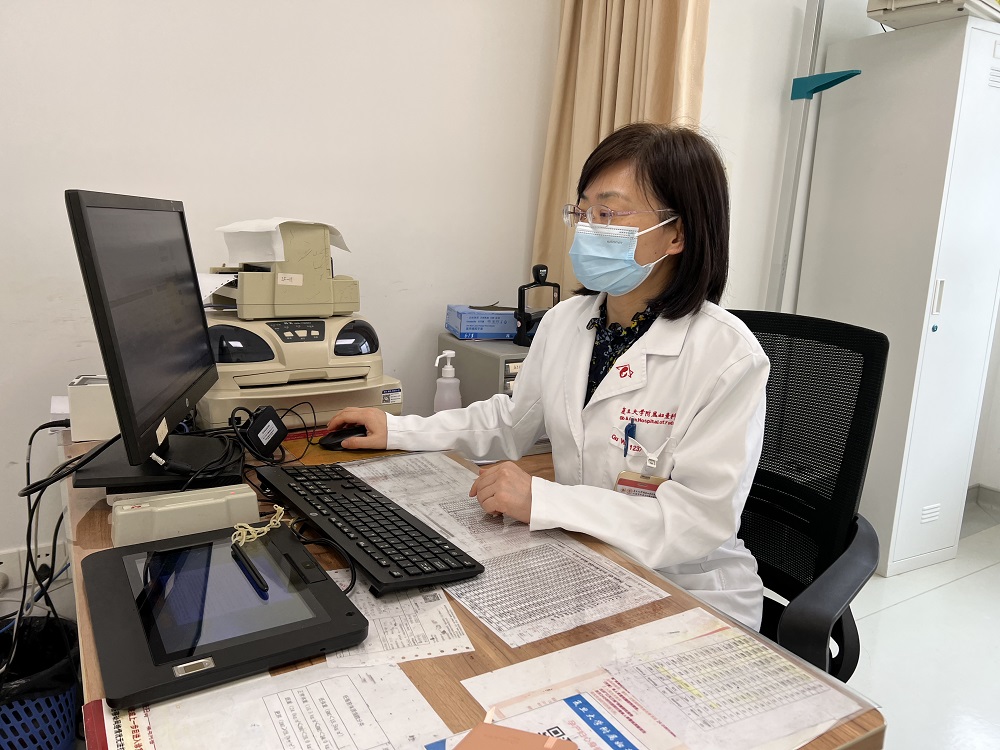 生育面面觀｜低生育率背后高齡產(chǎn)婦十年翻一番，產(chǎn)科醫(yī)生如何應(yīng)對(duì)