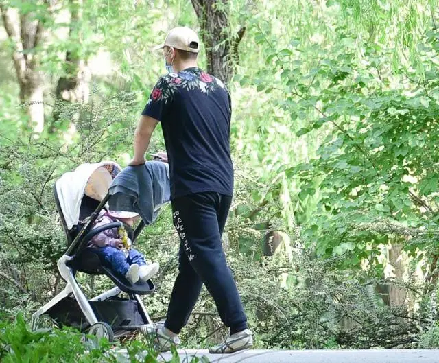 夏季10個帶娃的危險行為，家長一定要留意！