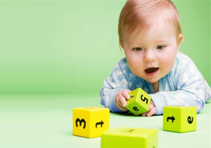 三歲以下的寶寶早教重點是機構(gòu)還是家庭？