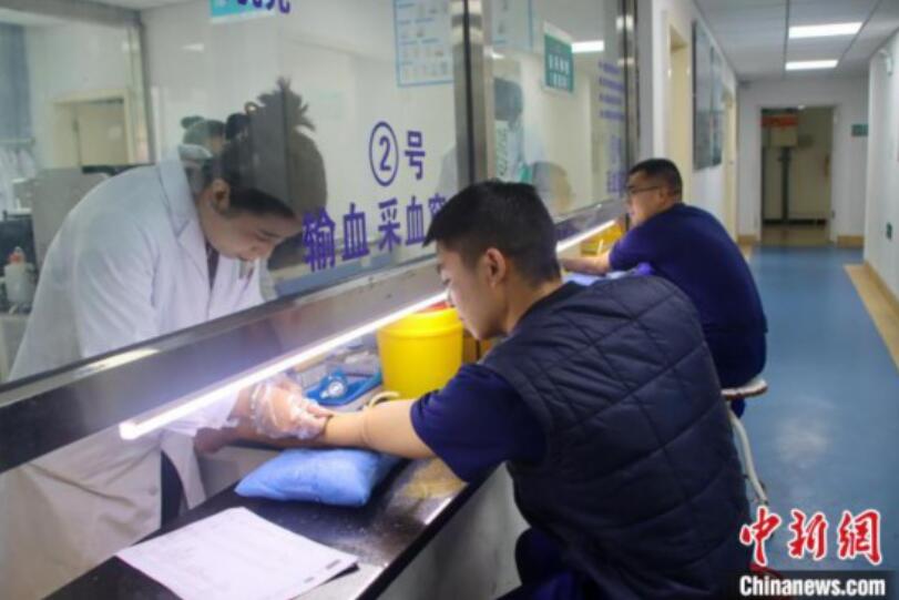孕婦突發(fā)貧血 西藏波密森林消防員獻血救急
