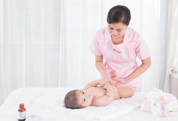 在家里人幫忙和月嫂之間，你會(huì)怎么選擇？