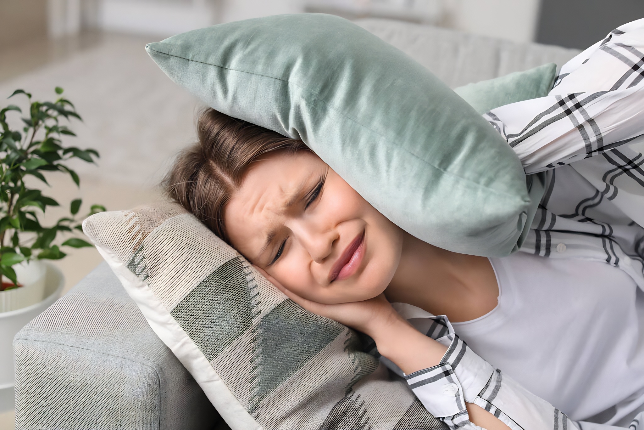 聽(tīng)到別人的咀嚼、清嗓聲就抓狂？你可能得了一種病