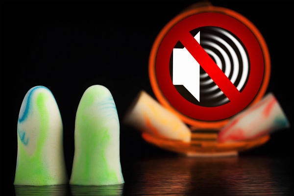 長(zhǎng)期睡覺(jué)戴耳塞的人后來(lái)怎么樣了？發(fā)炎、濕疹，還會(huì)引發(fā)多種疾病