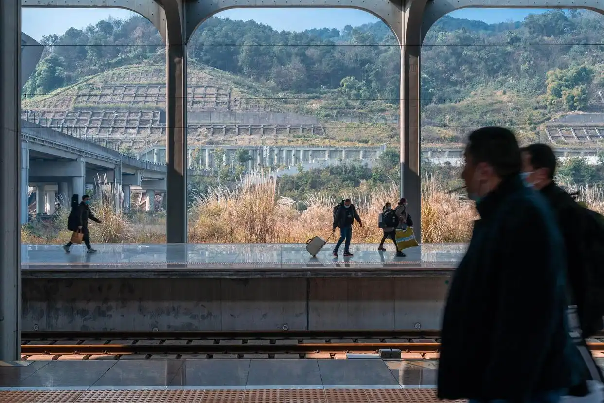 春運(yùn)途中容易久坐、憋尿、缺水，收好這份健康錦囊