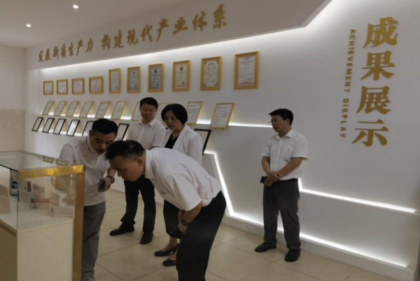 廣西科技廳副廳長蔡朝亮一行到桂林醫(yī)科大學(xué)調(diào)研指導(dǎo)