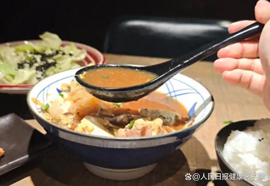 男子吃臘腸一周血壓飆升，冬季飲食當(dāng)心“隱形鹽”