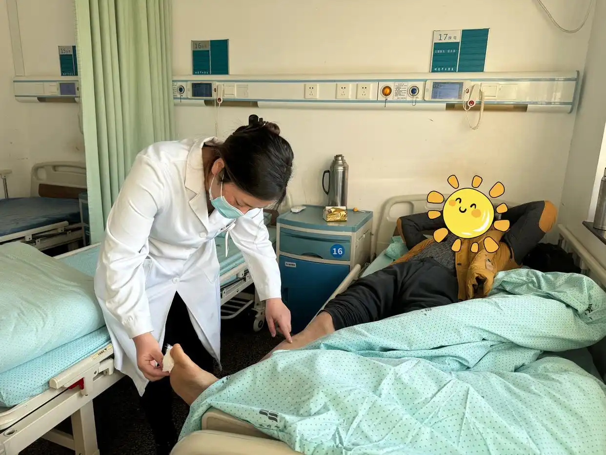 僅五天，男子雙腳就出現(xiàn)潰爛！這個很多人愛做的冬季養(yǎng)生行為實則很危險